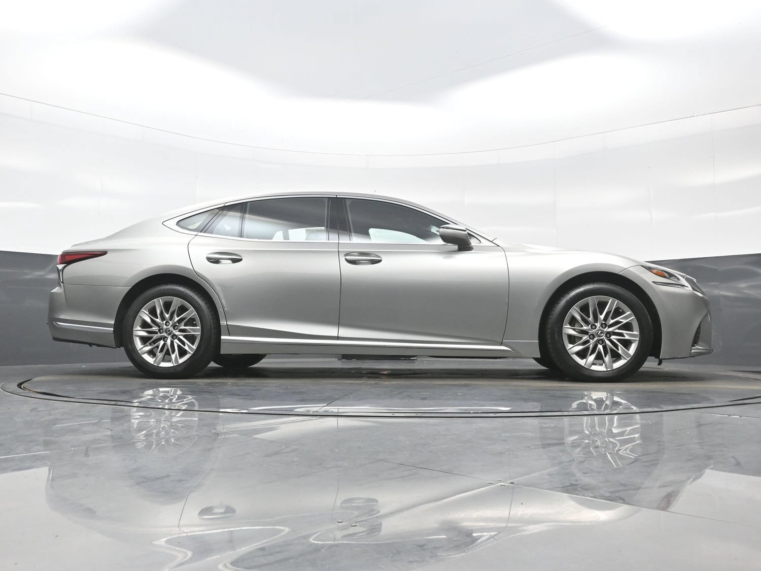 Used 2019 Lexus LS 500 AWD w/ Accessory Package (Z2) image 29