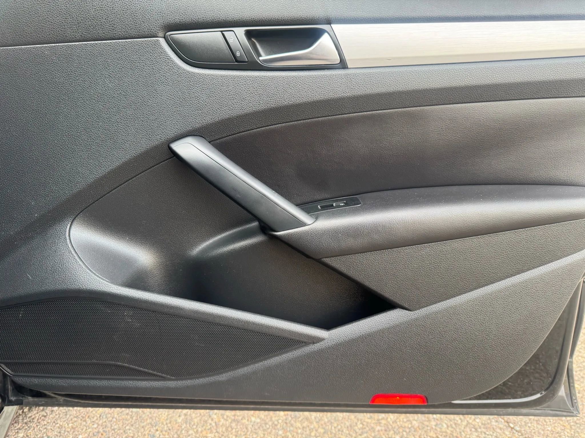 Used 2012 Volkswagen Passat TDI SE image 12