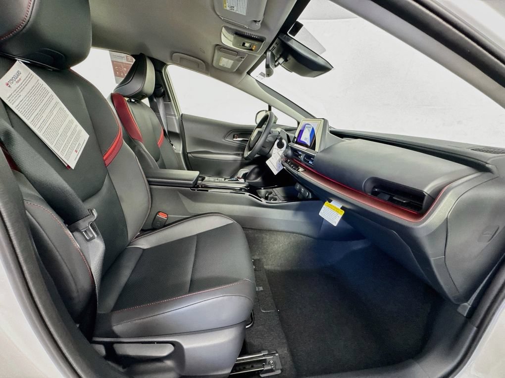Used 2026 Toyota Prius Plug-In Hybrid FWD image 28
