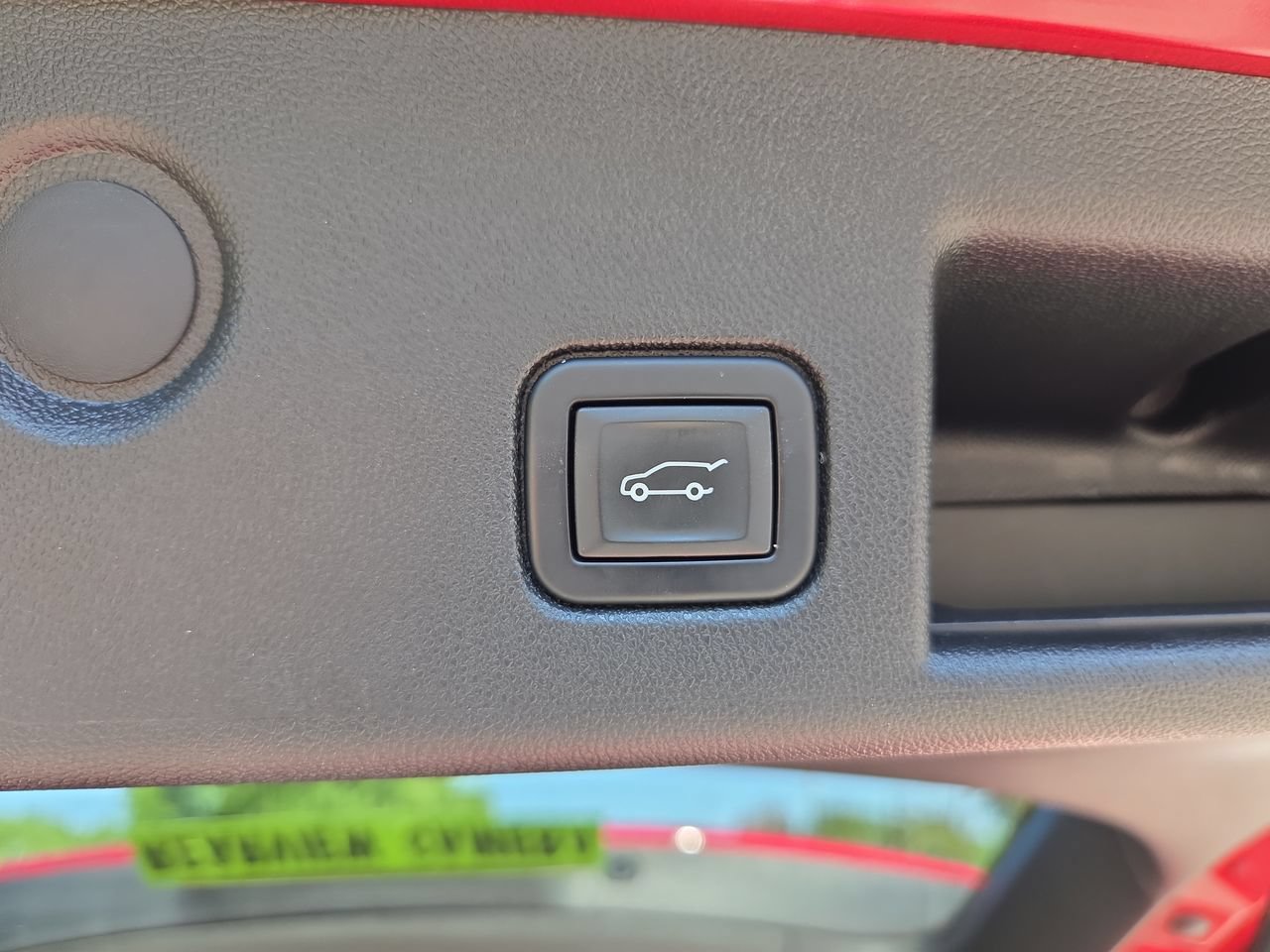 Used 2022 Chevrolet Equinox RS w/ Infotainment Package FWD image 24