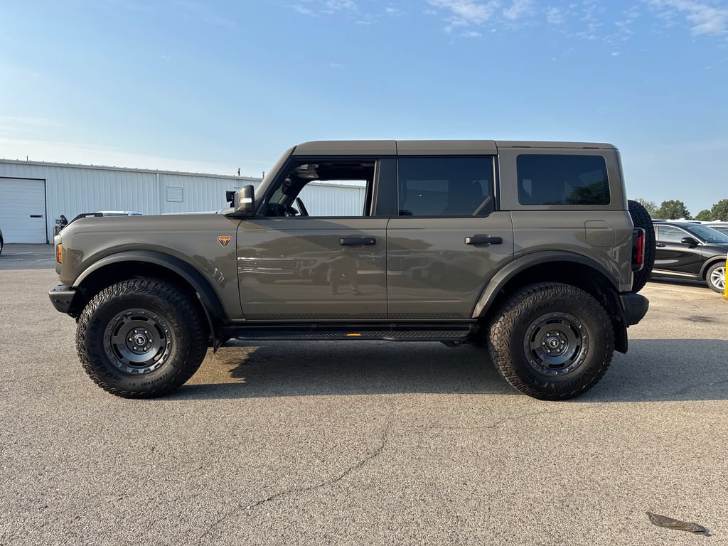 Used 2025 Ford Bronco Badlands AWD/4WD image 3