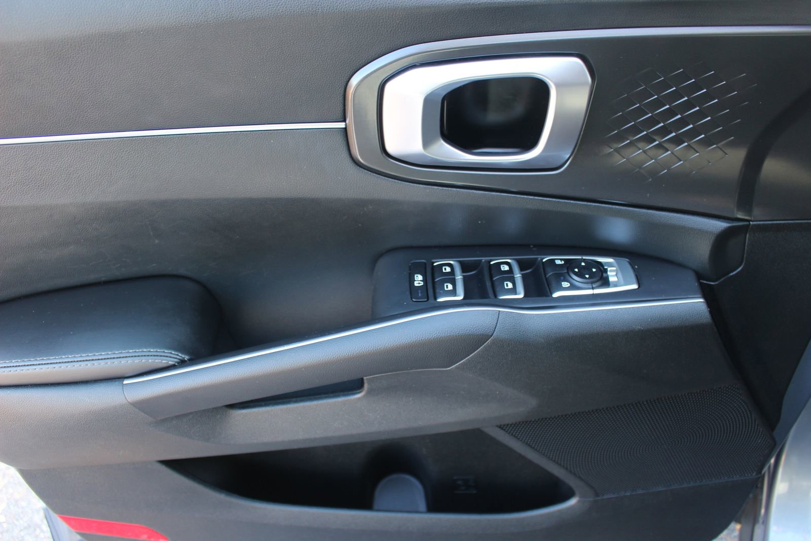 Used 2023 Kia Sorento LX image 17