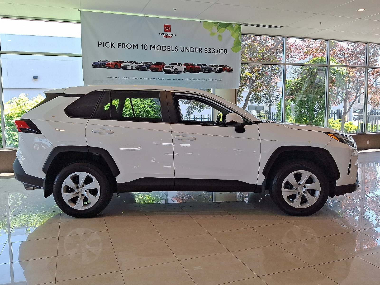 Used 2025 Toyota RAV4 LE AWD/4WD image 8