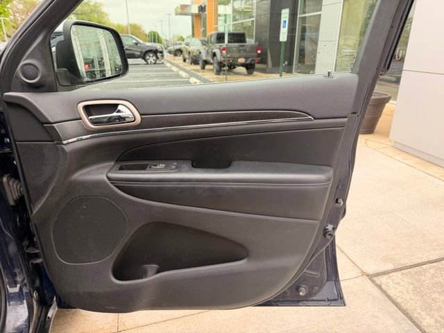 Used 2016 Jeep Grand Cherokee Limited AWD/4WD image 17