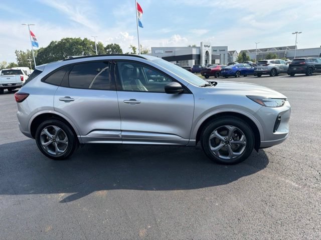 Used 2024 Ford Escape ST-Line w/ Tech Pack #1 AWD/4WD image 3