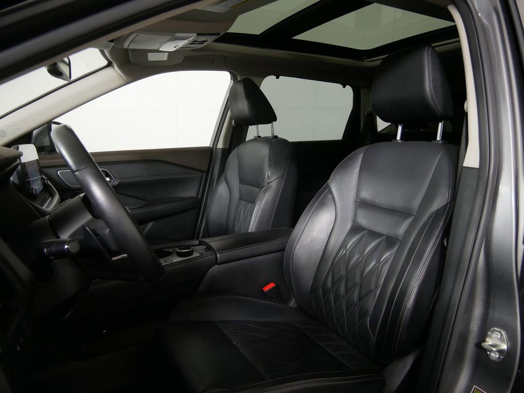 Used 2022 Nissan Rogue Platinum w/ Head-Up Display Package image 12