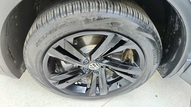 Used 2023 Volkswagen Tiguan SE R-Line image 60