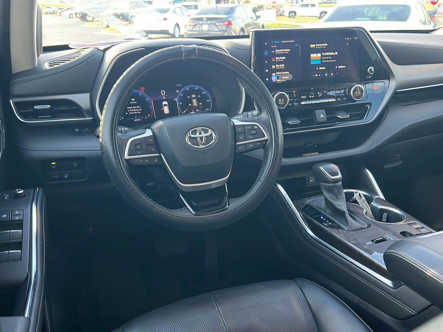 Used 2023 Toyota Highlander Limited image 18