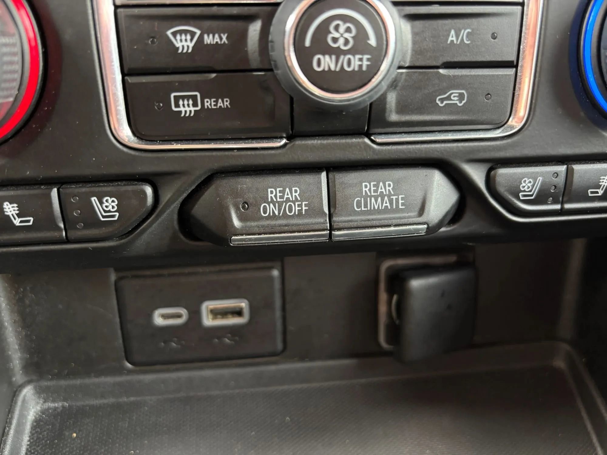Used 2023 Chevrolet Suburban Premier AWD/4WD image 22