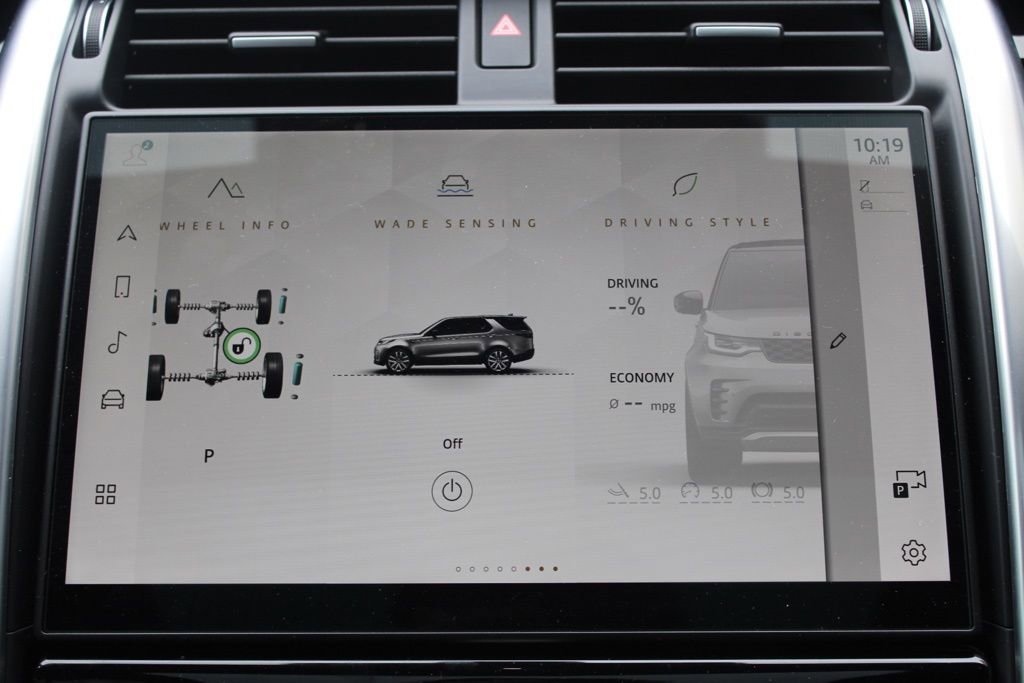 Certified 2025 Land Rover Discovery S image 24