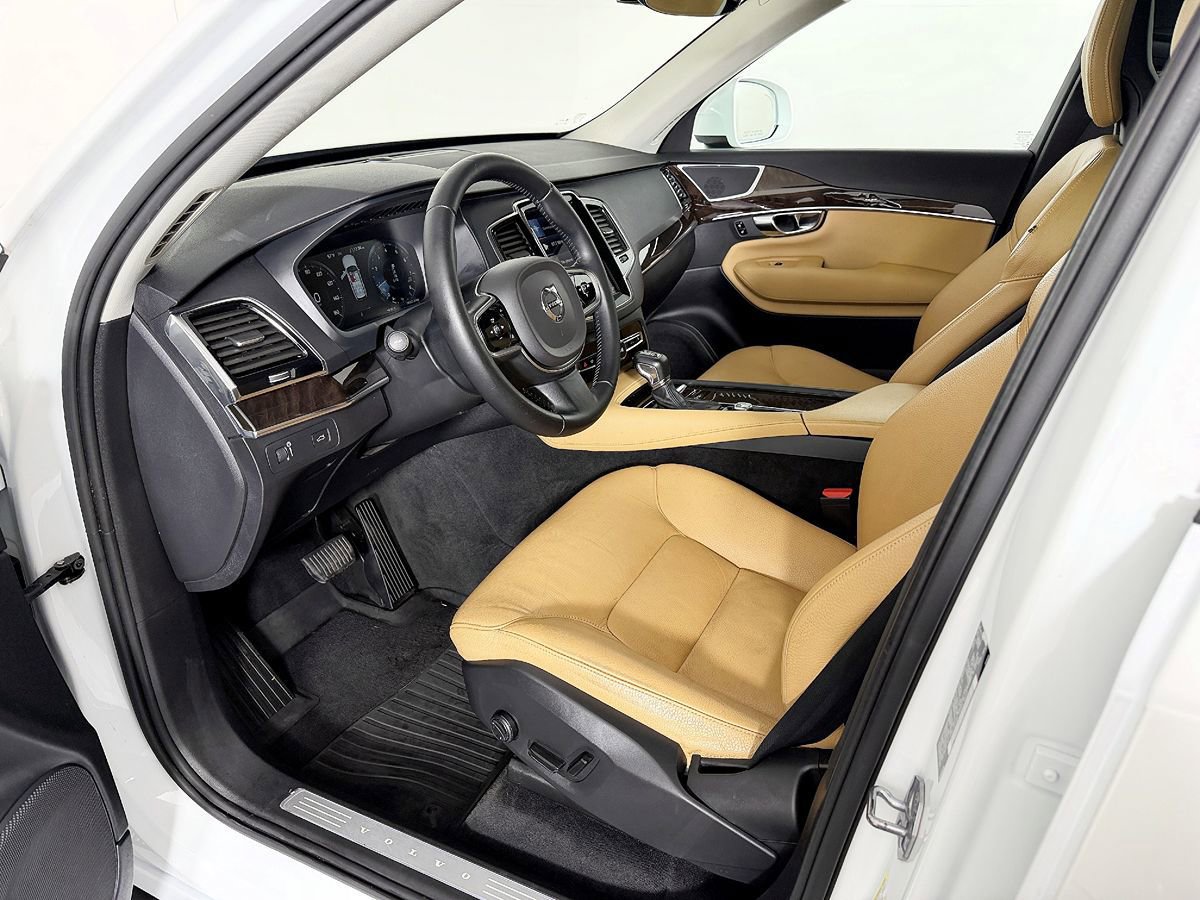 Used 2016 Volvo XC90 T6 Momentum w/ Momentum Plus Package AWD/4WD image 29