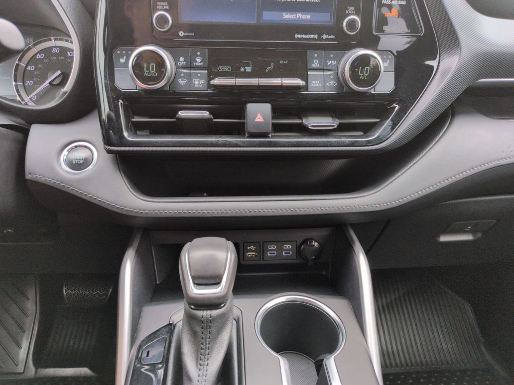 Used 2022 Toyota Highlander XSE image 18