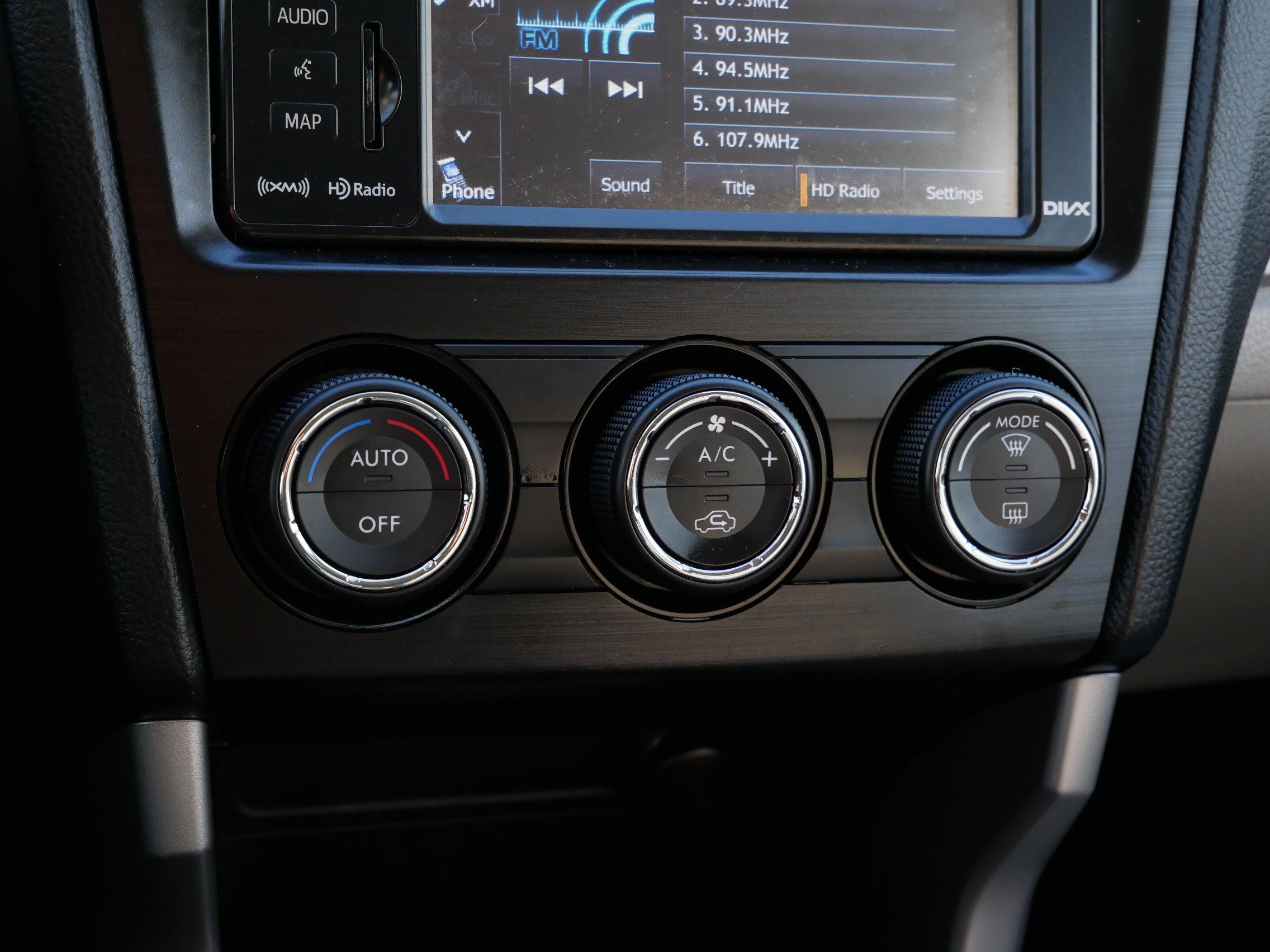 Used 2015 Subaru Forester 2.5i Limited image 23