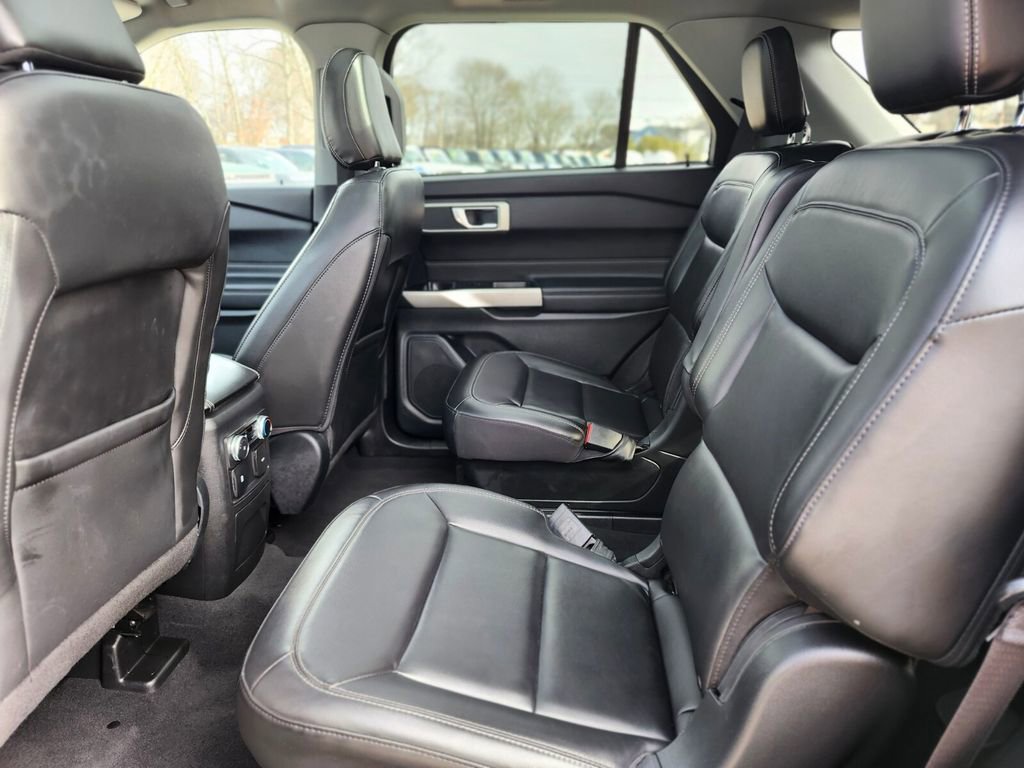 Certified 2022 Ford Explorer XLT w/ Equipment Group 202A image 16