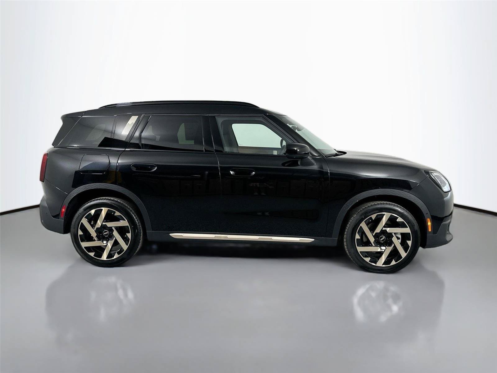 Used 2025 MINI Cooper Countryman S w/ Comfort Package Max AWD/4WD image 4