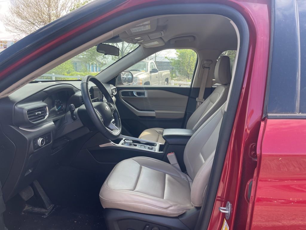 Used 2023 Ford Explorer XLT w/ Equipment Group 202A image 16