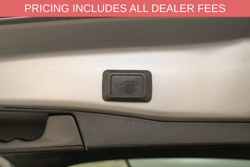 Used 2021 Toyota RAV4 Limited AWD/4WD image 6