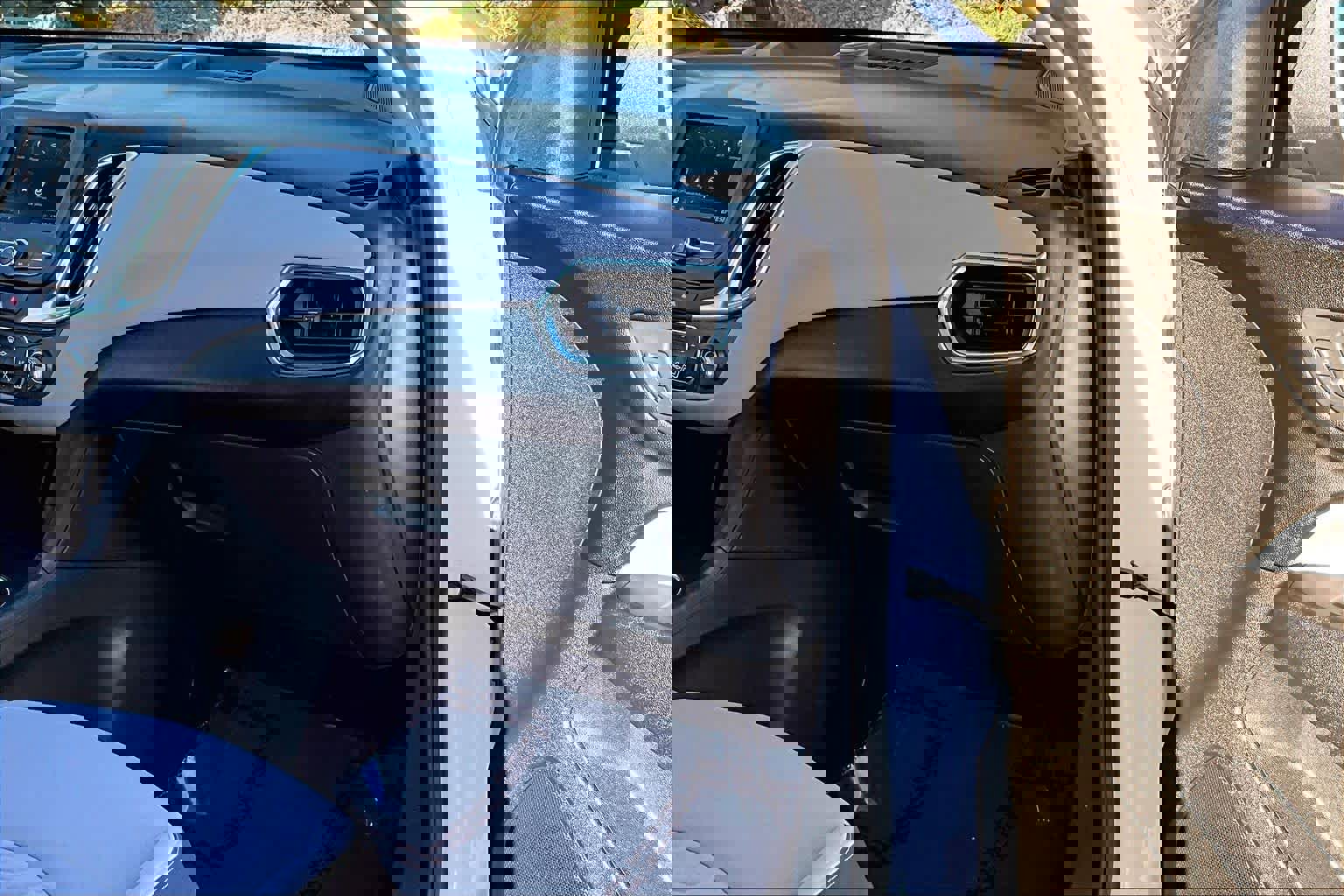 Used 2021 Chevrolet Equinox LS w/ LS Convenience Package image 18