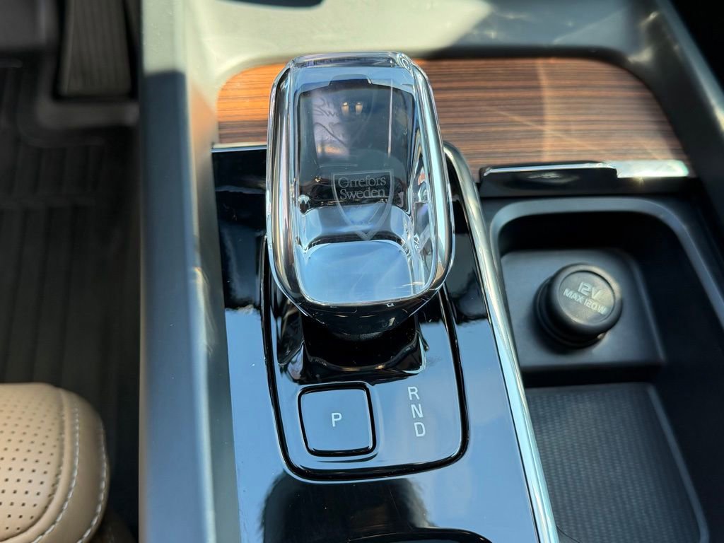 Used 2024 Volvo XC60 B5 Ultimate w/ Protection Package Premier image 26