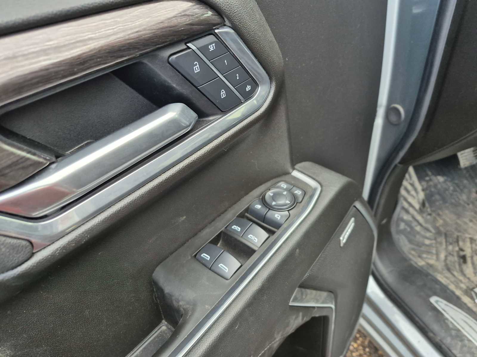 Used 2025 Chevrolet Silverado 1500 LTZ w/ Technology Package image 10