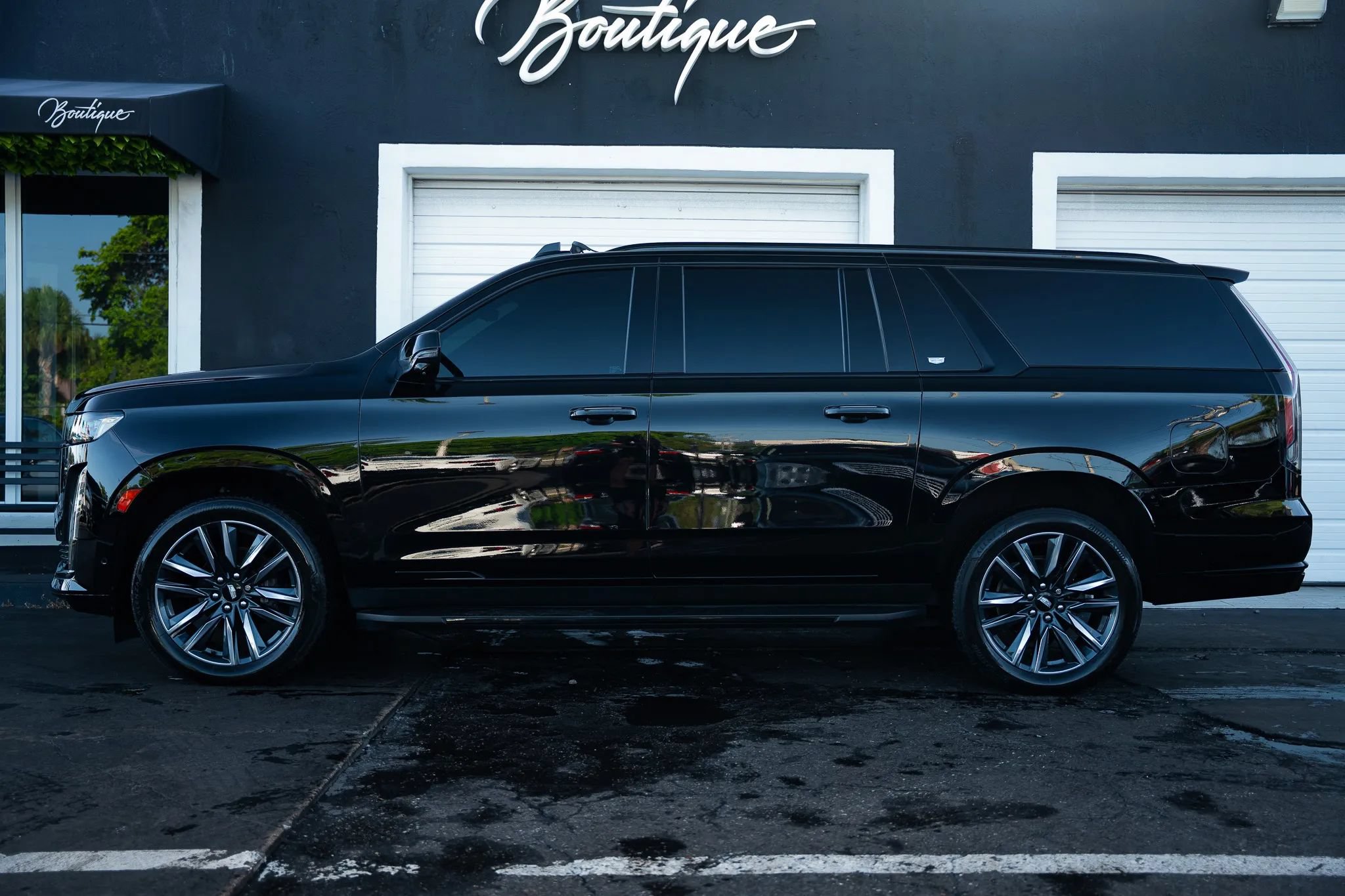 Used 2021 Cadillac Escalade ESV Sport AWD/4WD image 10