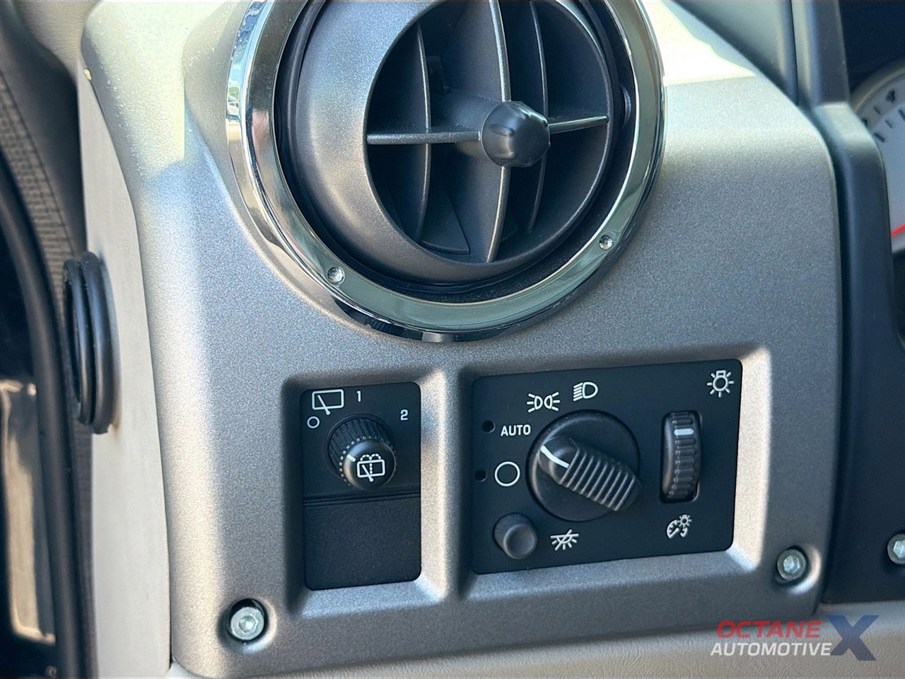 Used 2003 HUMMER H2 w/ Preferred Equipment Group image 9