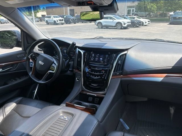 Used 2019 Cadillac Escalade ESV Luxury AWD/4WD image 26