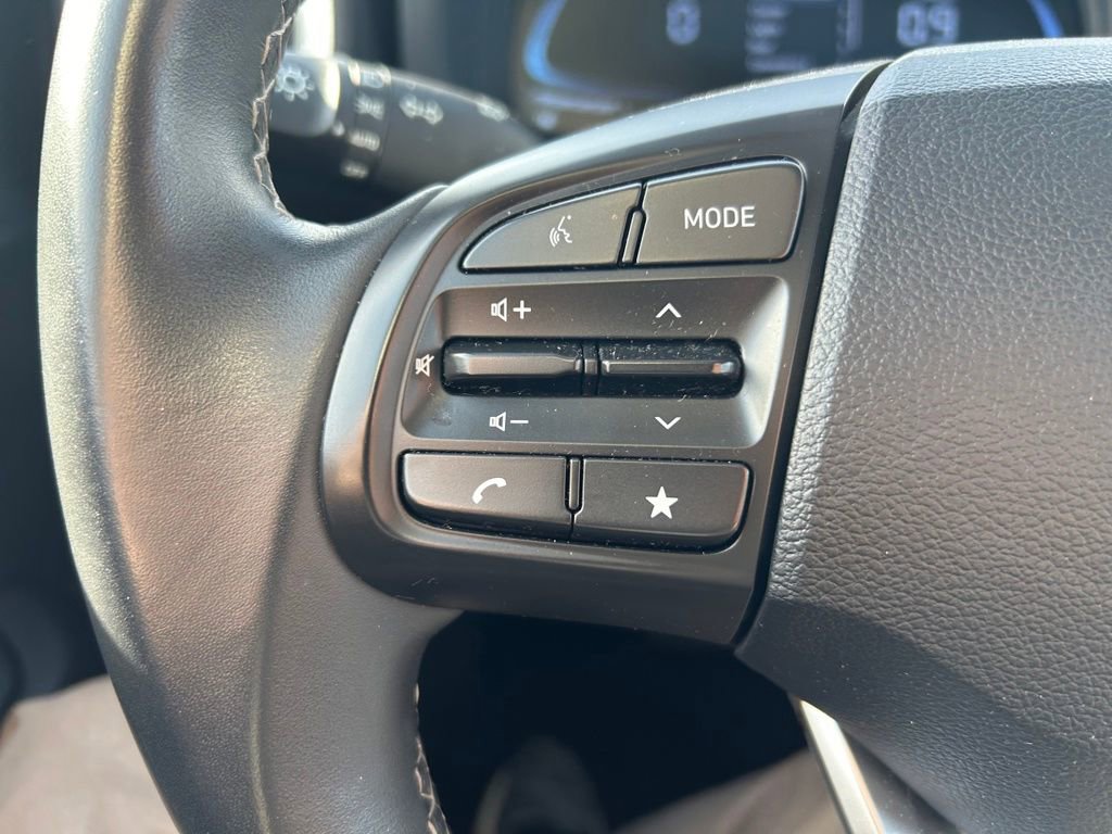 Used 2024 Hyundai Venue SEL image 18