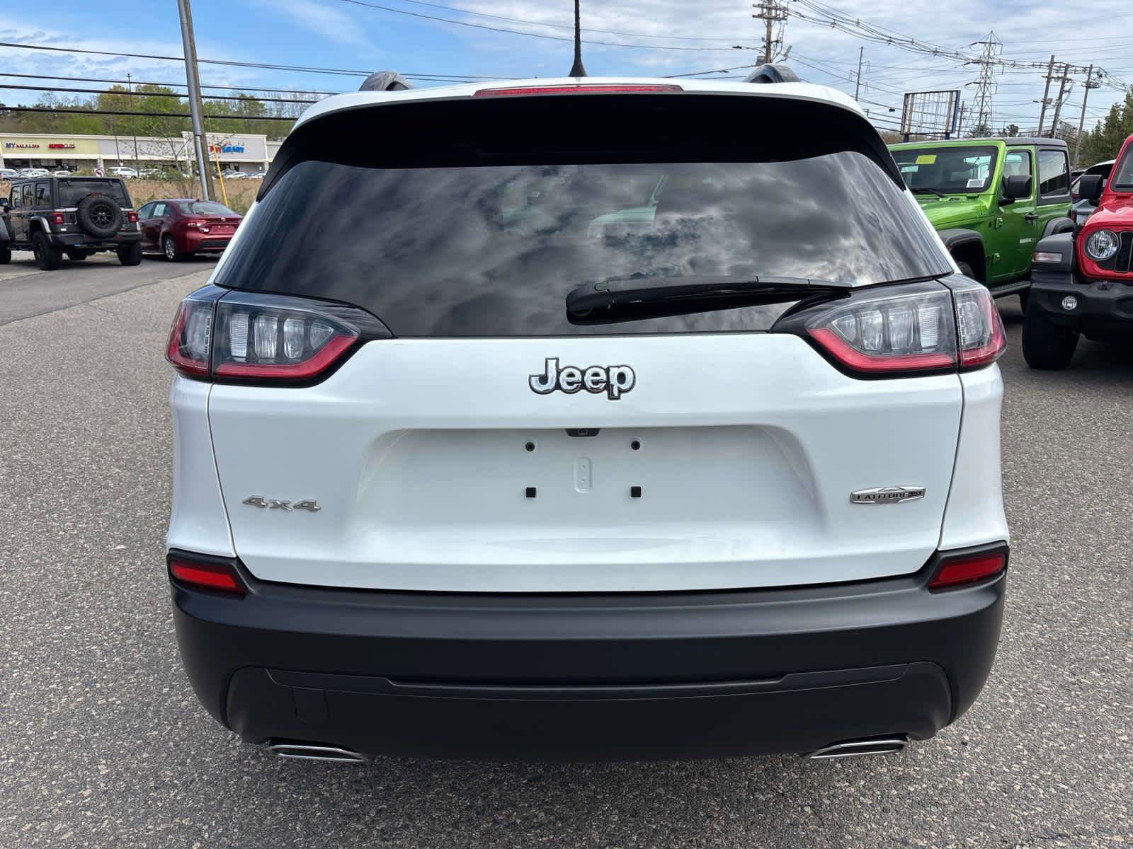 Certified 2022 Jeep Cherokee Latitude Lux w/ Sun & Sound Group AWD/4WD image 4