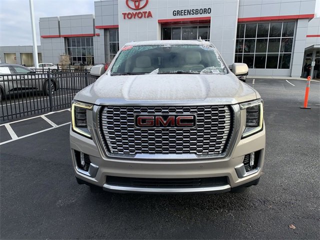 Used 2021 GMC Yukon XL Denali w/ Denali Premium Package image 3