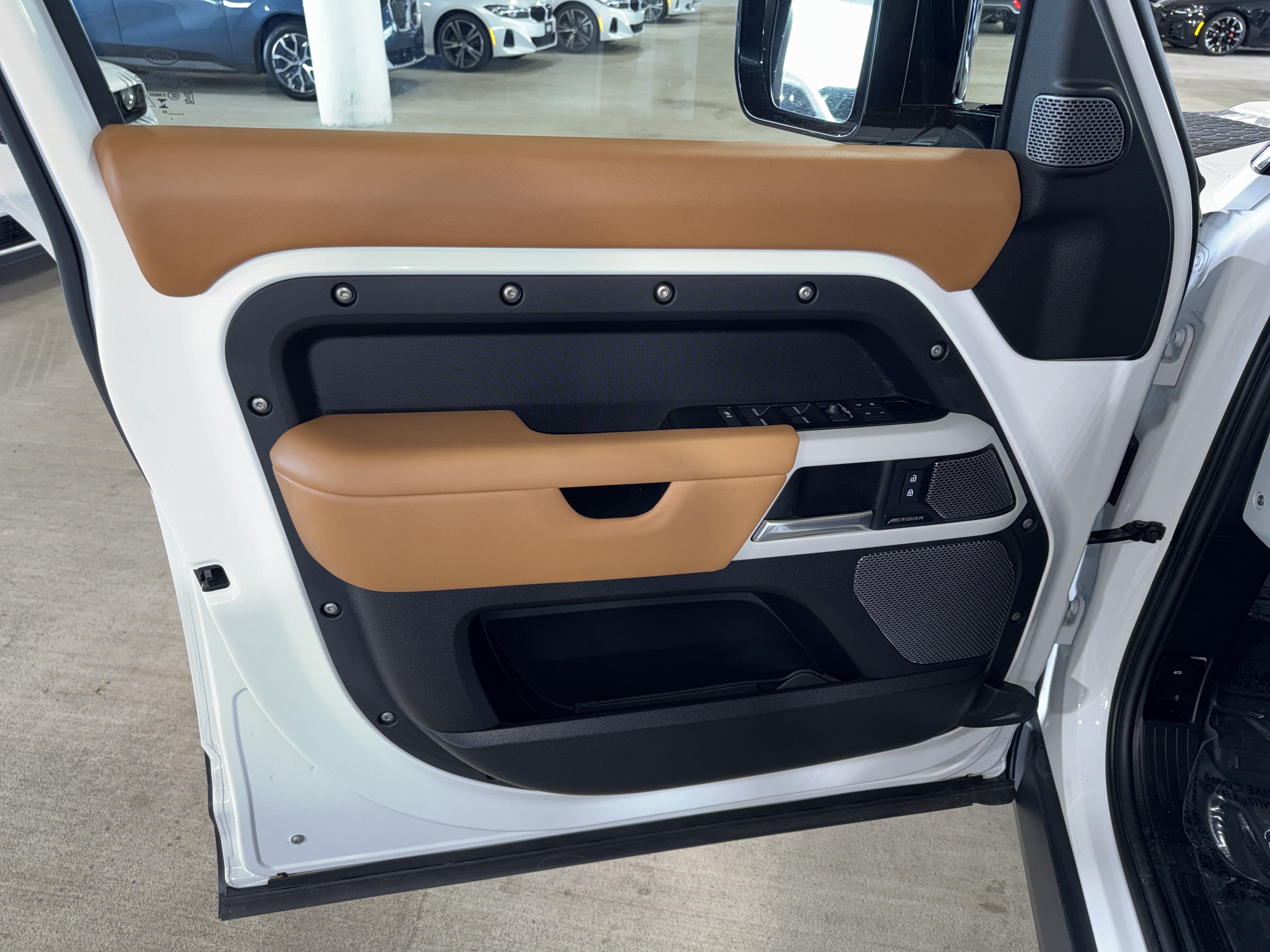 Used 2024 Land Rover Defender 110 SE AWD/4WD image 17