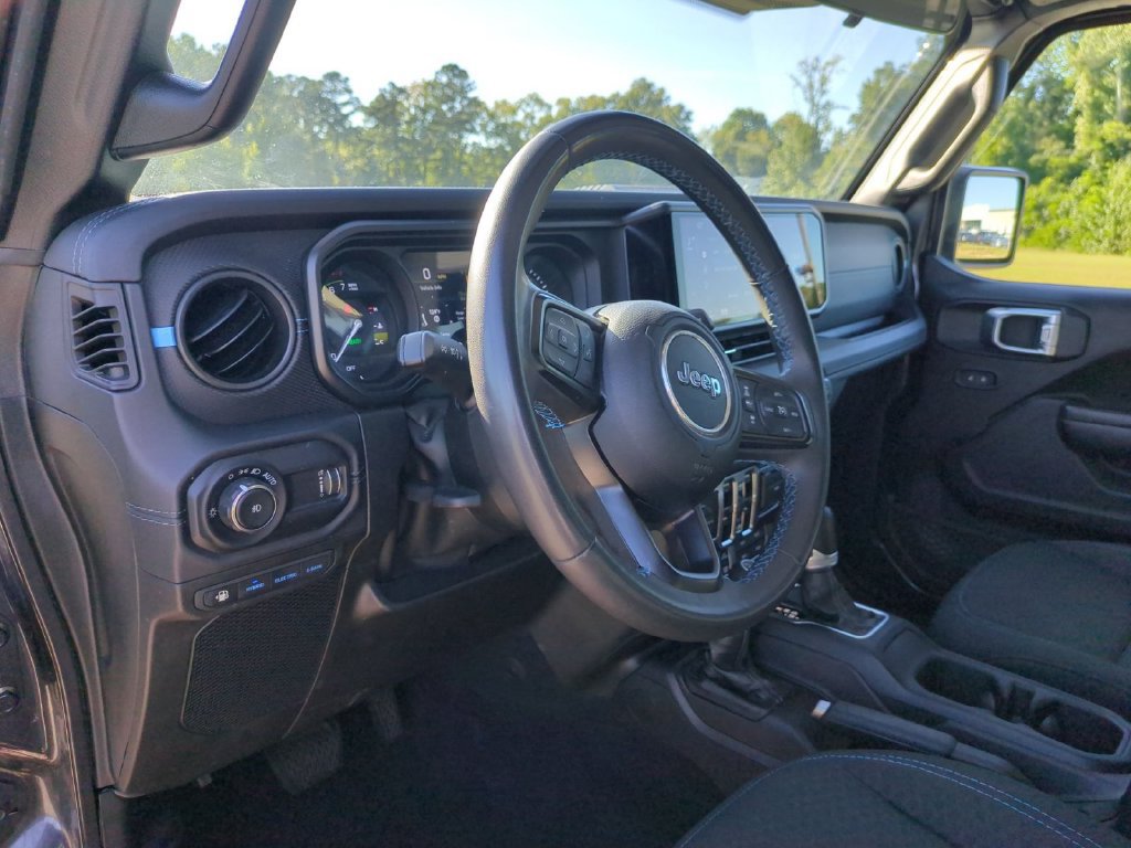 Used 2024 Jeep Wrangler Unlimited Rubicon 4xe AWD/4WD image 16