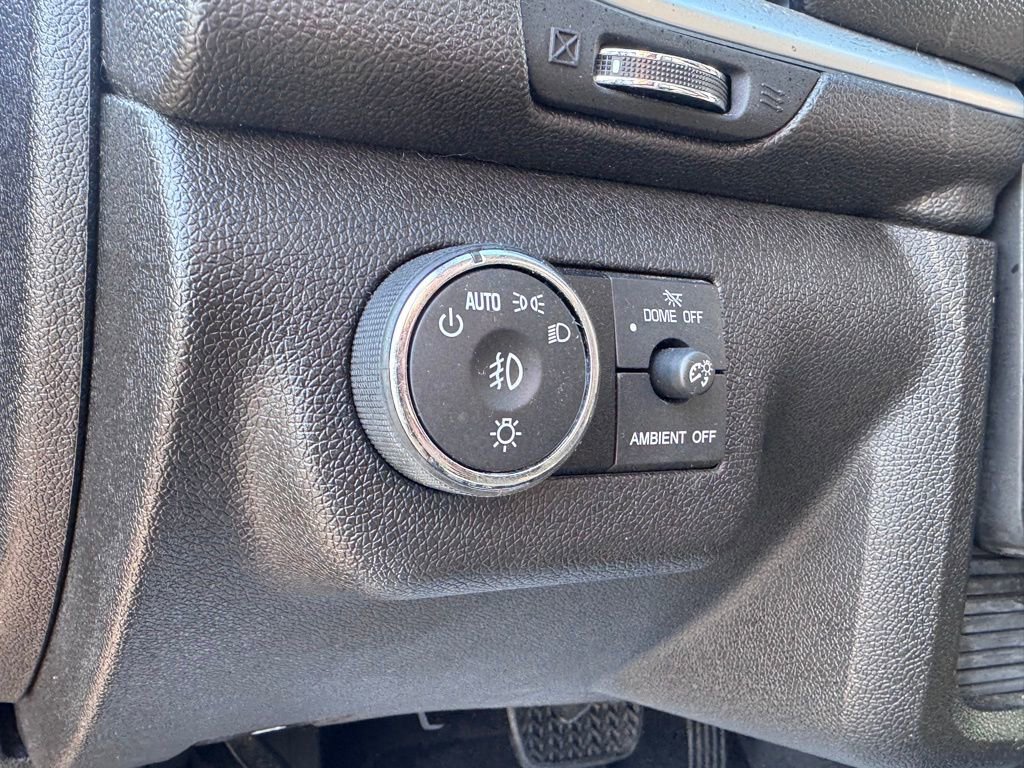 Used 2017 Chevrolet Traverse LT w/ Style and Technology Package image 12