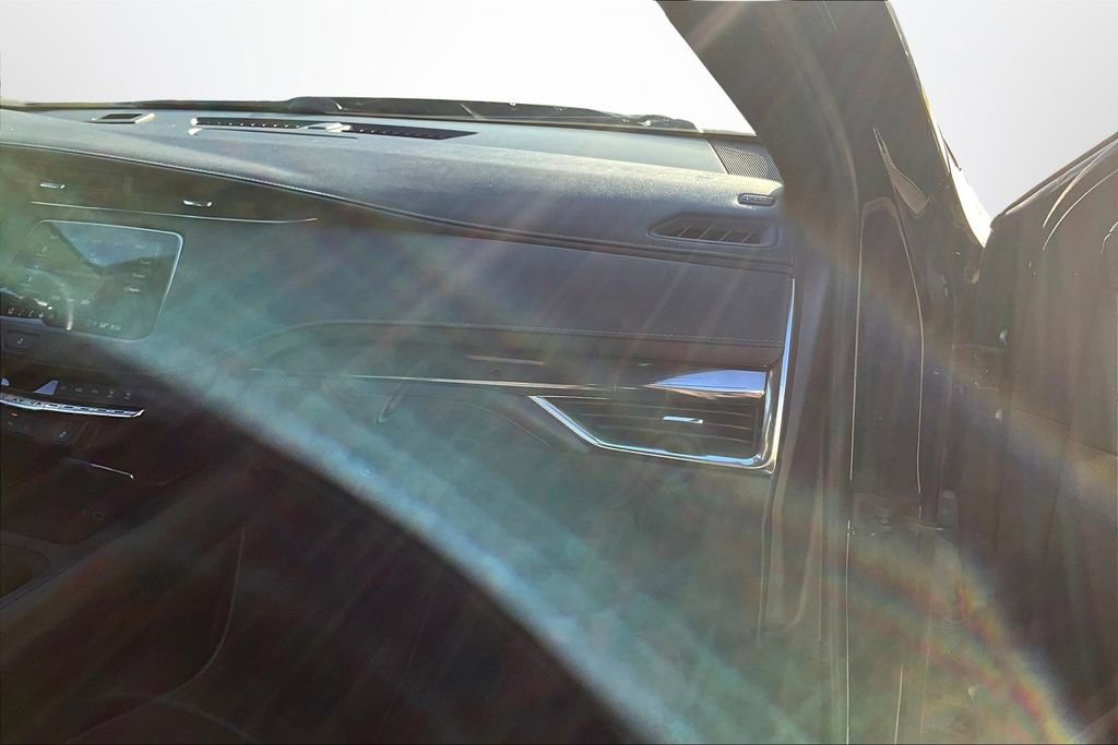 Used 2021 Cadillac XT4 Luxury image 25