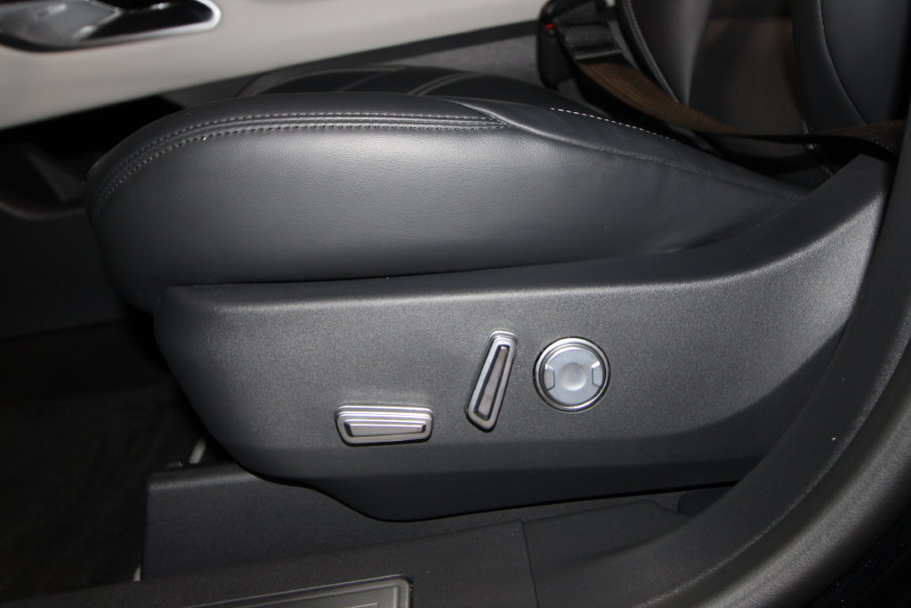 Used 2024 Lincoln Nautilus Premier AWD/4WD image 9