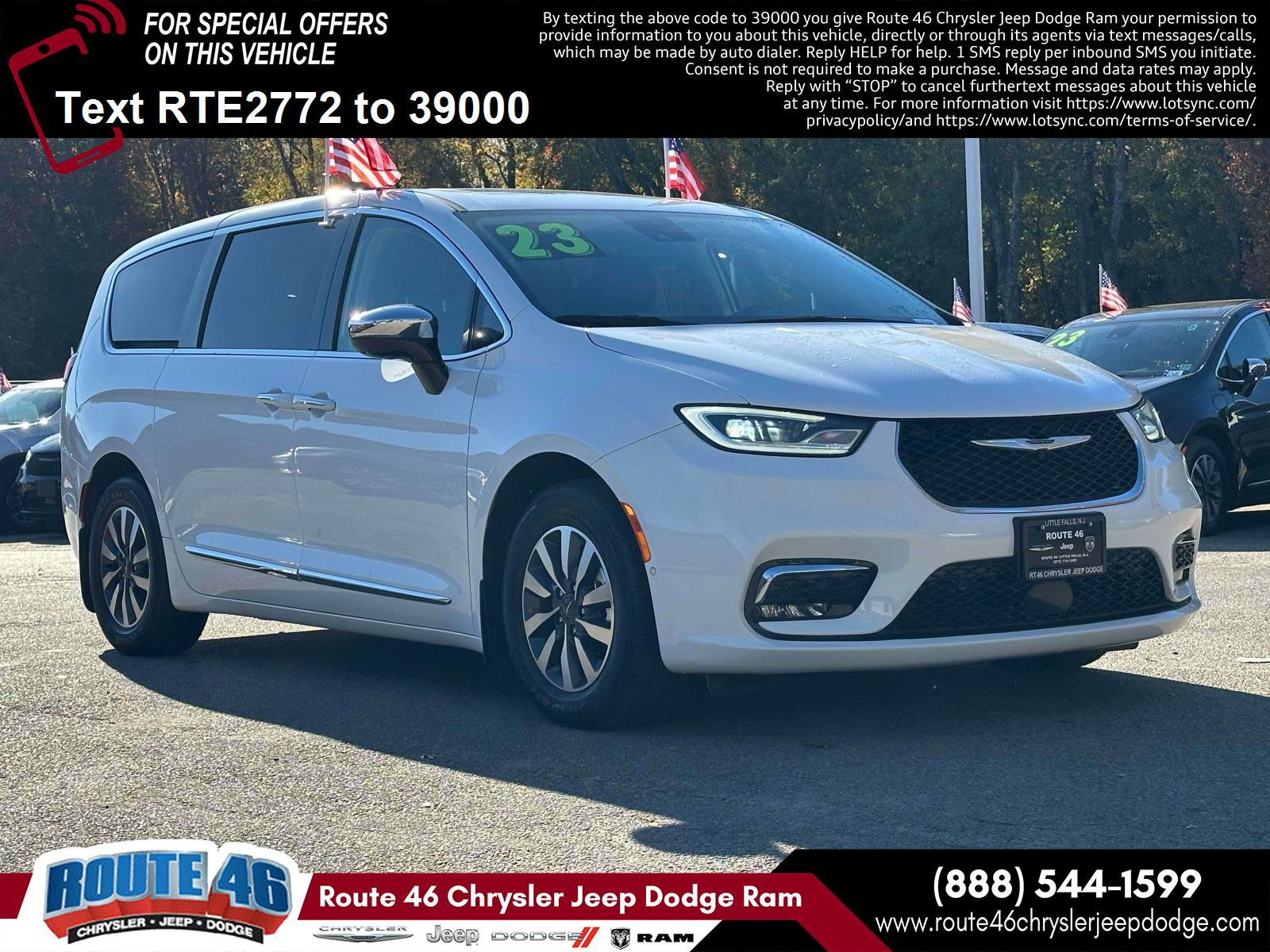 Used 2023 Chrysler Pacifica Limited w/ Uconnect Theater Family Group