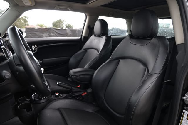 Used 2015 MINI Cooper 2-Door Hardtop FWD image 9