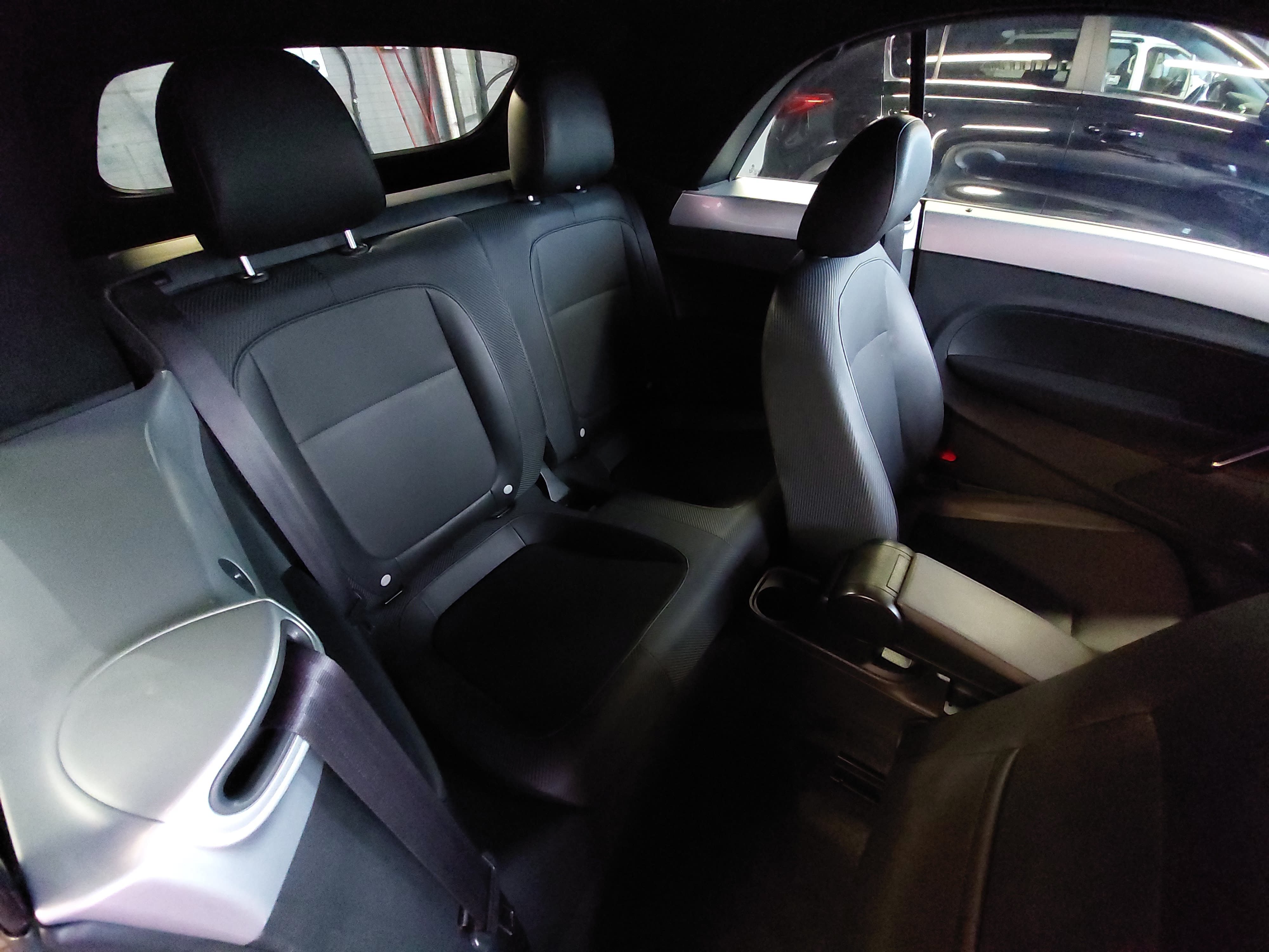 Used 2013 Volkswagen Beetle TDI FWD image 11