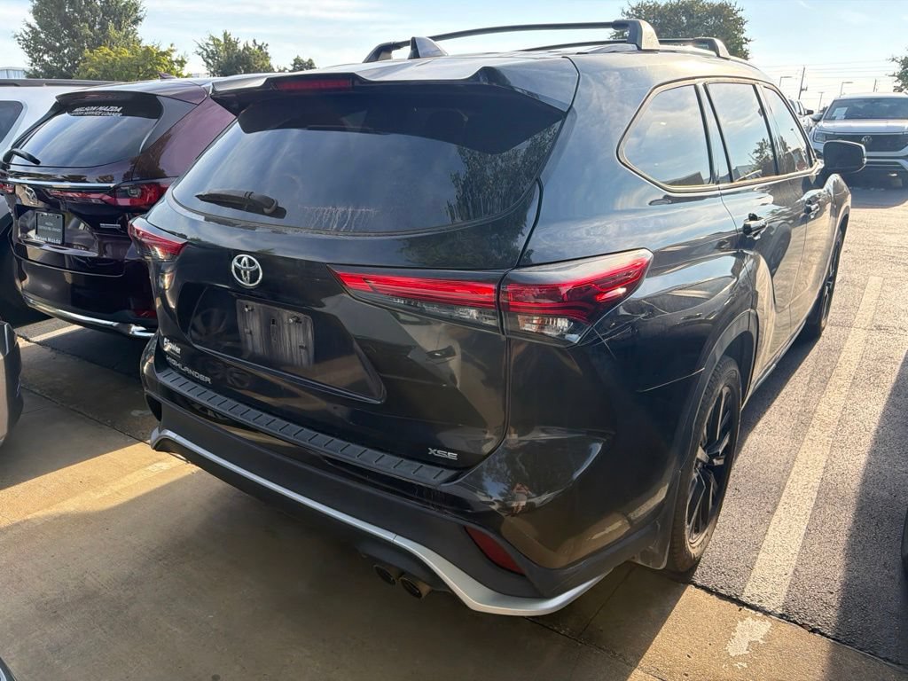 Used 2023 Toyota Highlander XSE FWD image 5