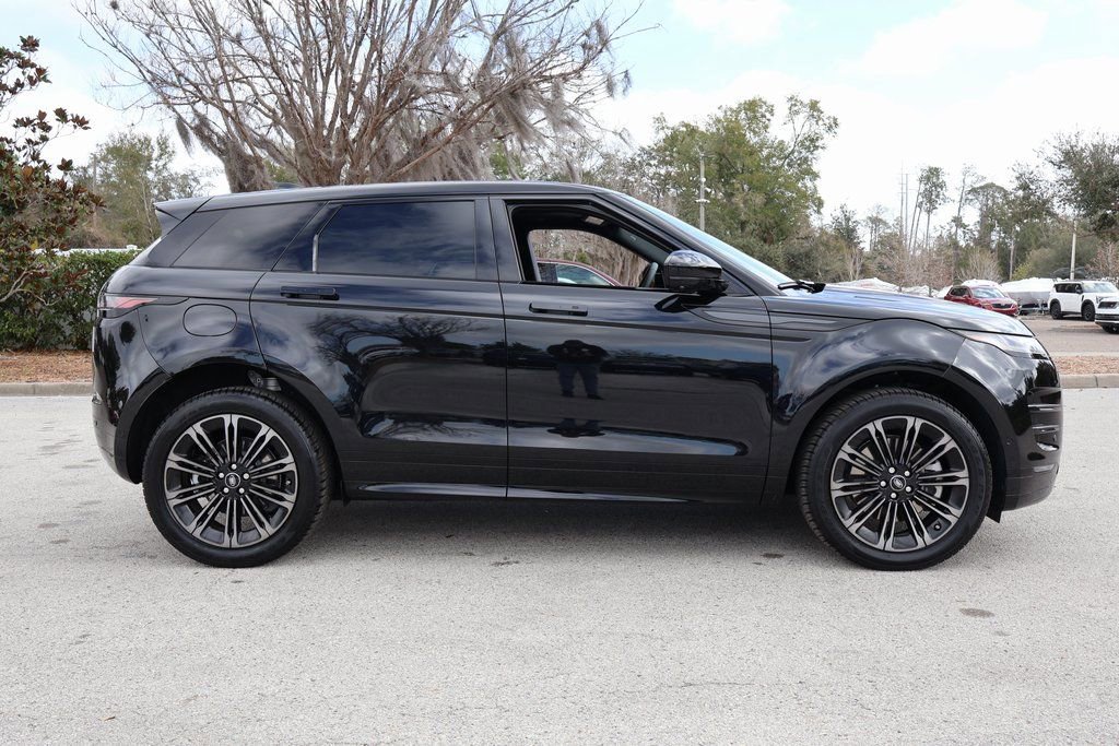 Used 2026 Land Rover Range Rover Evoque Dynamic SE image 4