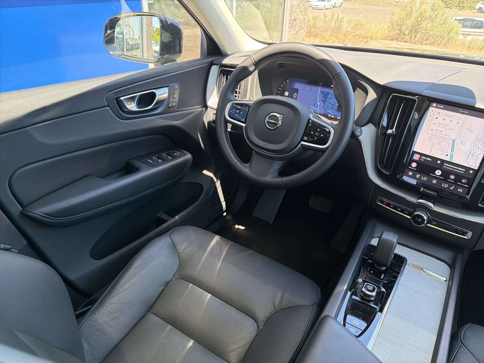 Used 2025 Volvo XC60 B5 Plus w/ Climate Package AWD/4WD image 12