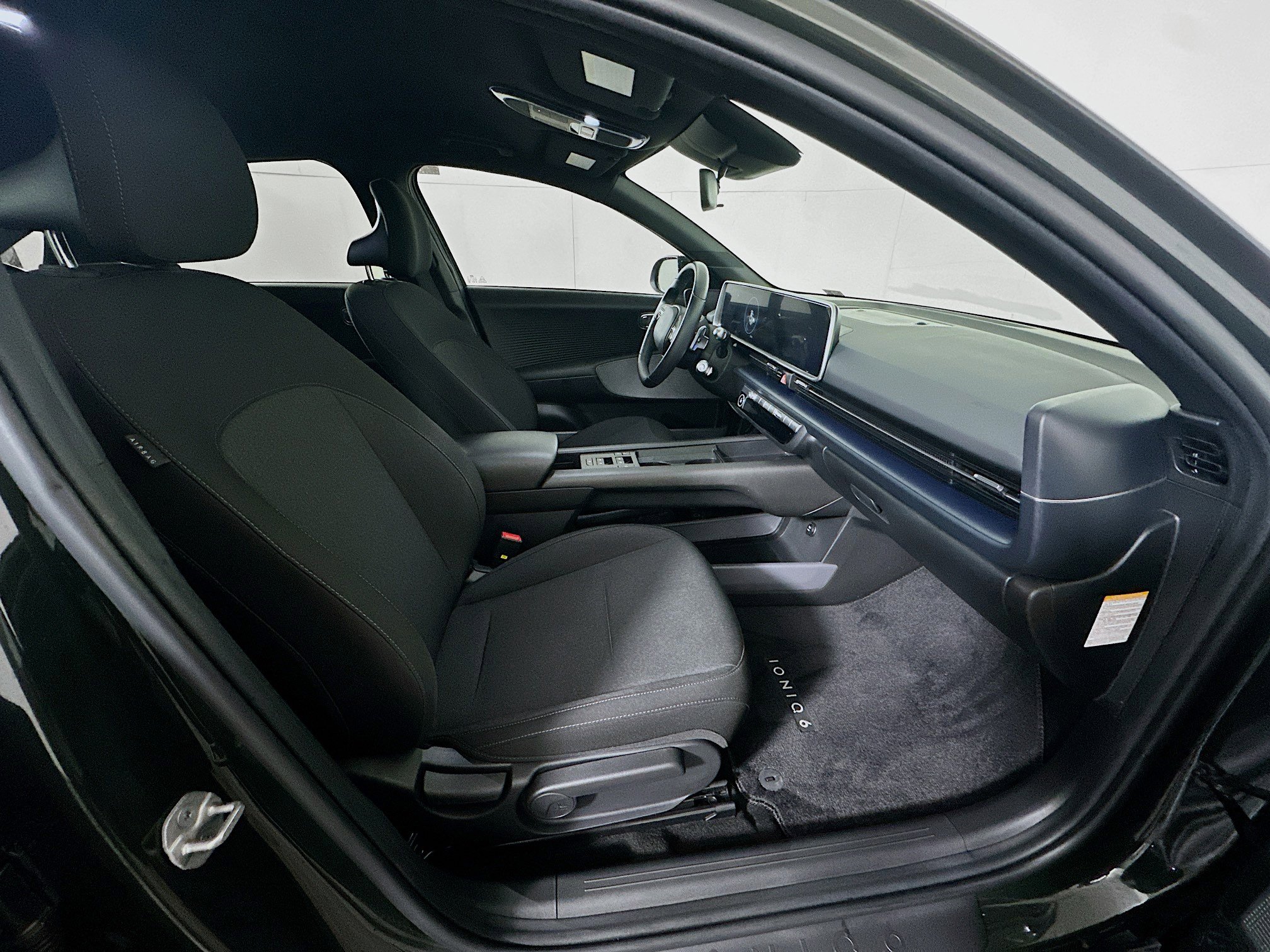 Used 2024 Hyundai Ioniq 6 SE image 33