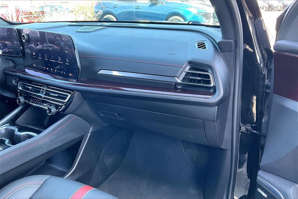 Used 2024 Chevrolet Traverse RS image 17