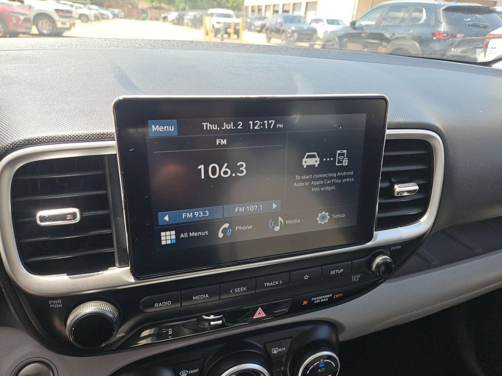 Used 2025 Hyundai Venue SEL FWD image 21