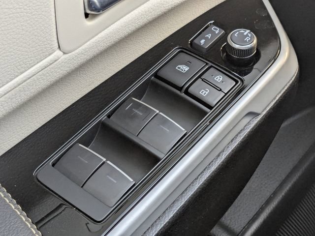 Used 2025 Toyota Sienna Platinum FWD image 41