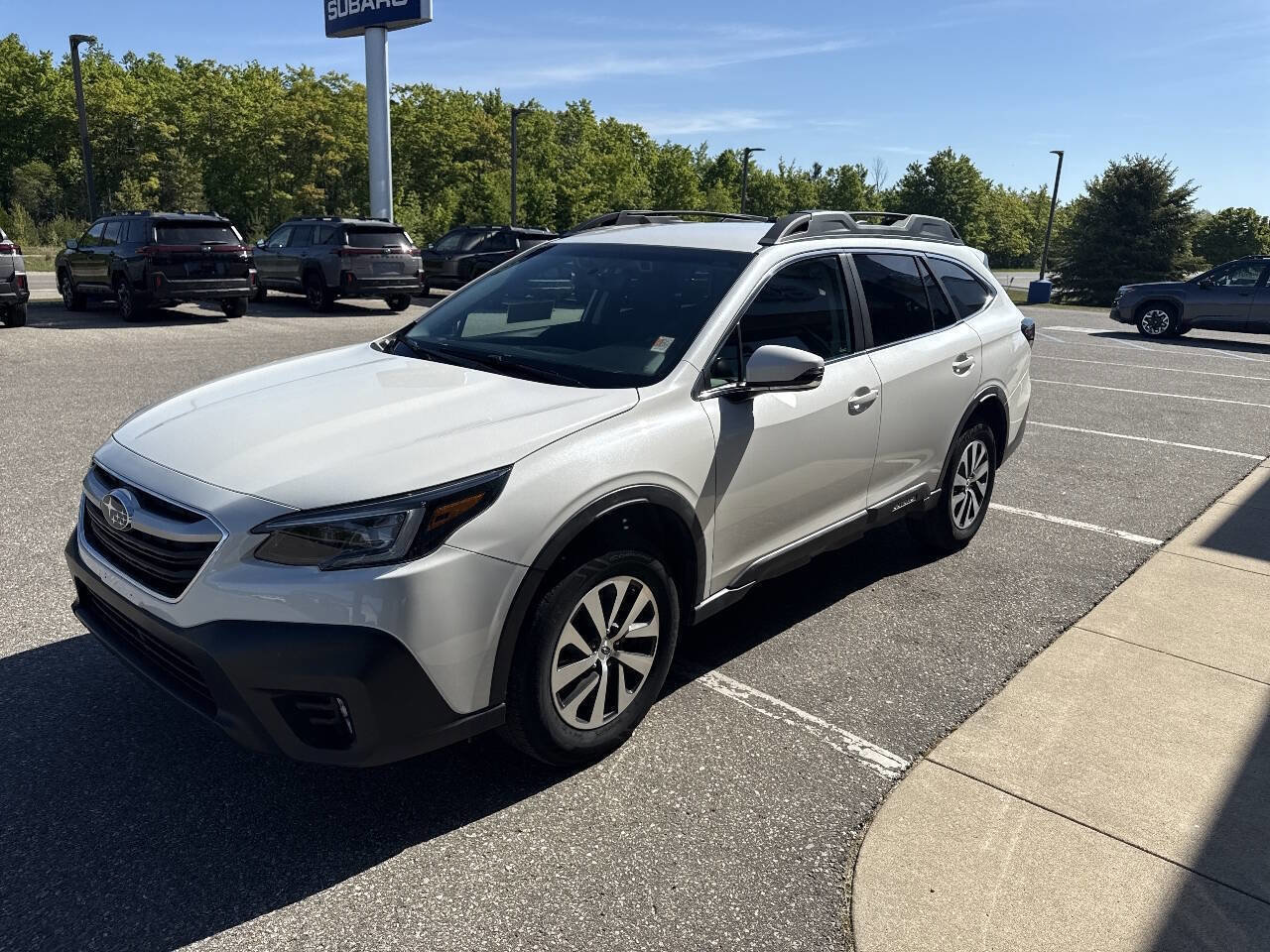 Used 2020 Subaru Outback Premium w/ Tech Package 1 AWD/4WD image 7