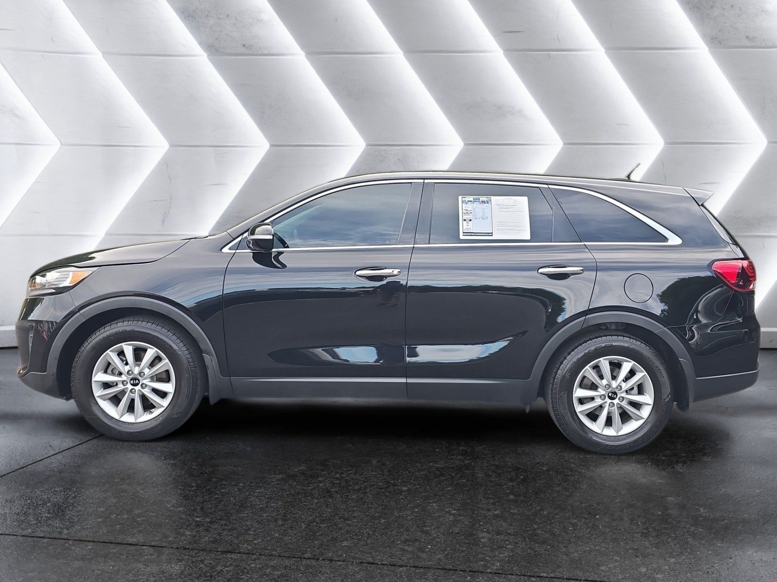 Used 2020 Kia Sorento LX FWD image 2