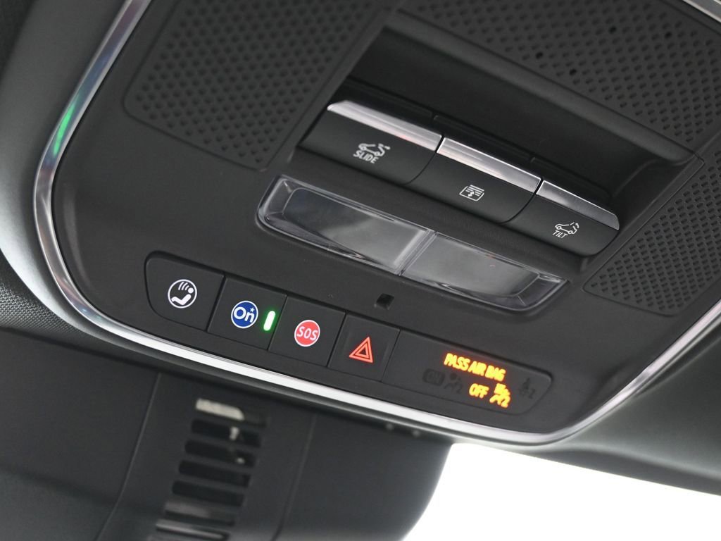 Used 2024 Chevrolet Traverse RS image 24