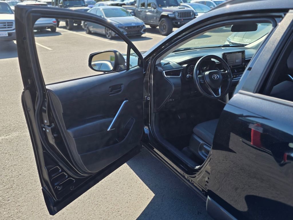 Used 2022 Toyota Corolla Cross LE FWD image 38
