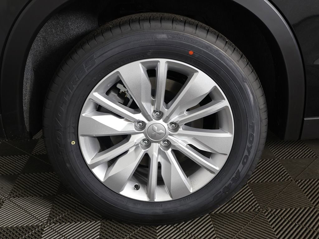 New 2026 Mitsubishi Outlander ES FWD image 19